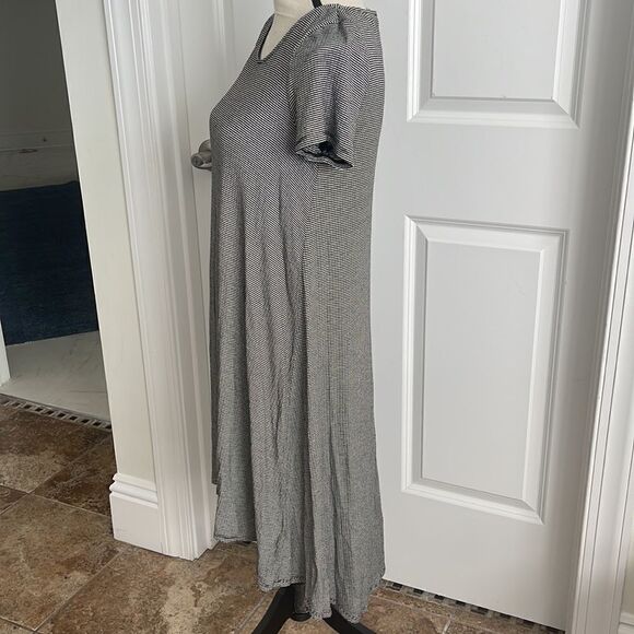 So soft and comfy Philosophy dress in soft tshirt fabric. - Picture 5 of 6